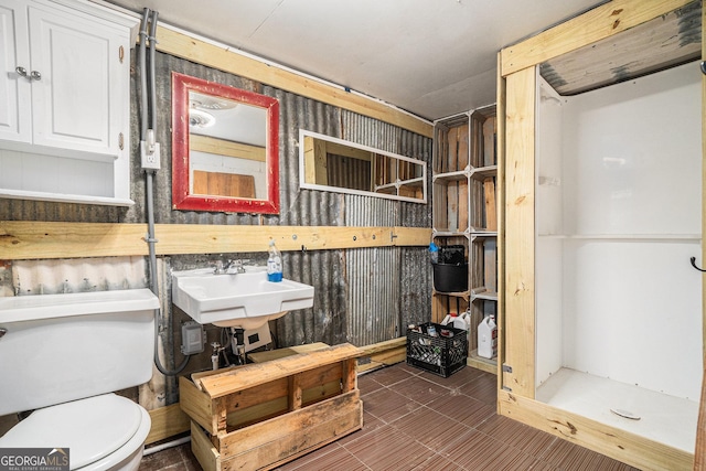 bathroom featuring toilet and sink