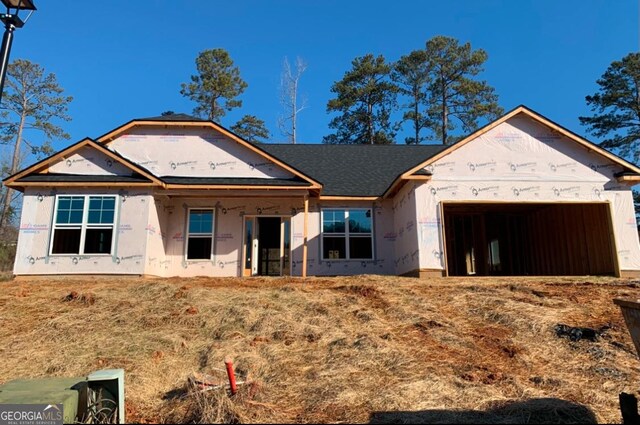 craftsman-style house featuring a front lawn and a garage