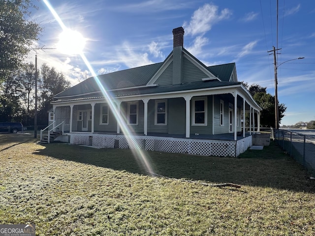 view of front of home featuring a front yard and a porch