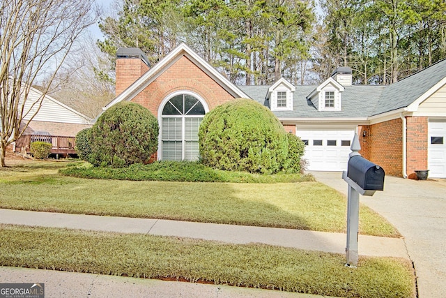 view of front facade featuring a front yard and a garage