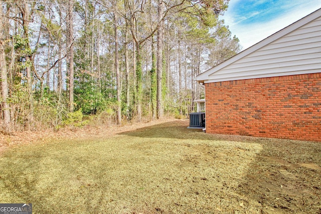 view of yard featuring cooling unit