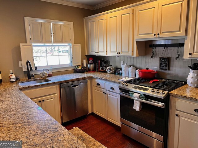 314 Cherokee Rd, Thomaston, GA 30286 - kitchen with stainless steel appliances, a sink, crown molding, dark wood-type flooring, and backsplash