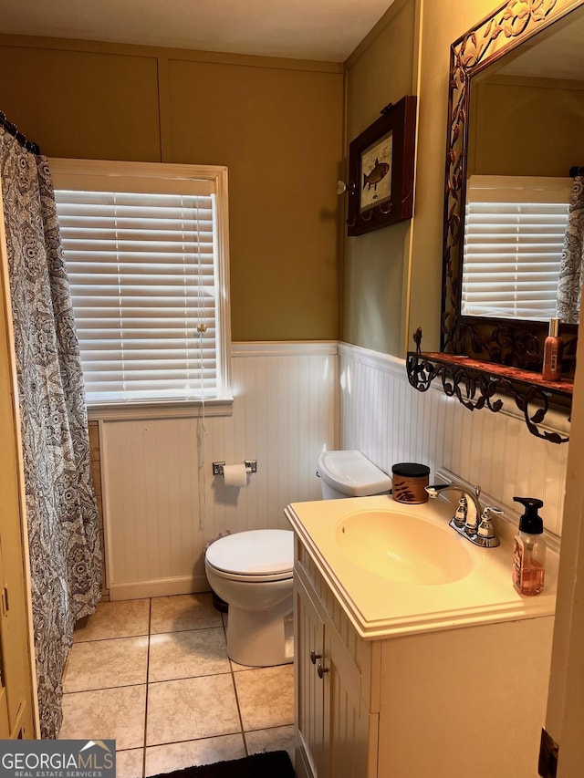 314 Cherokee Rd, Thomaston, GA 30286 - full bathroom with toilet, tile patterned floors, wainscoting, vanity, and a shower with shower curtain