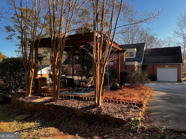 view of yard with a garage