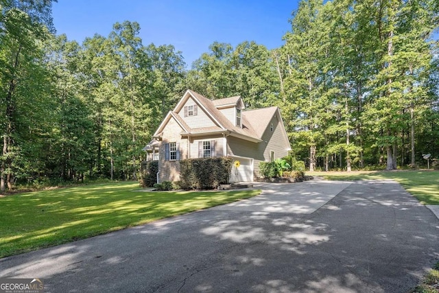 view of front of property featuring a front yard and a garage