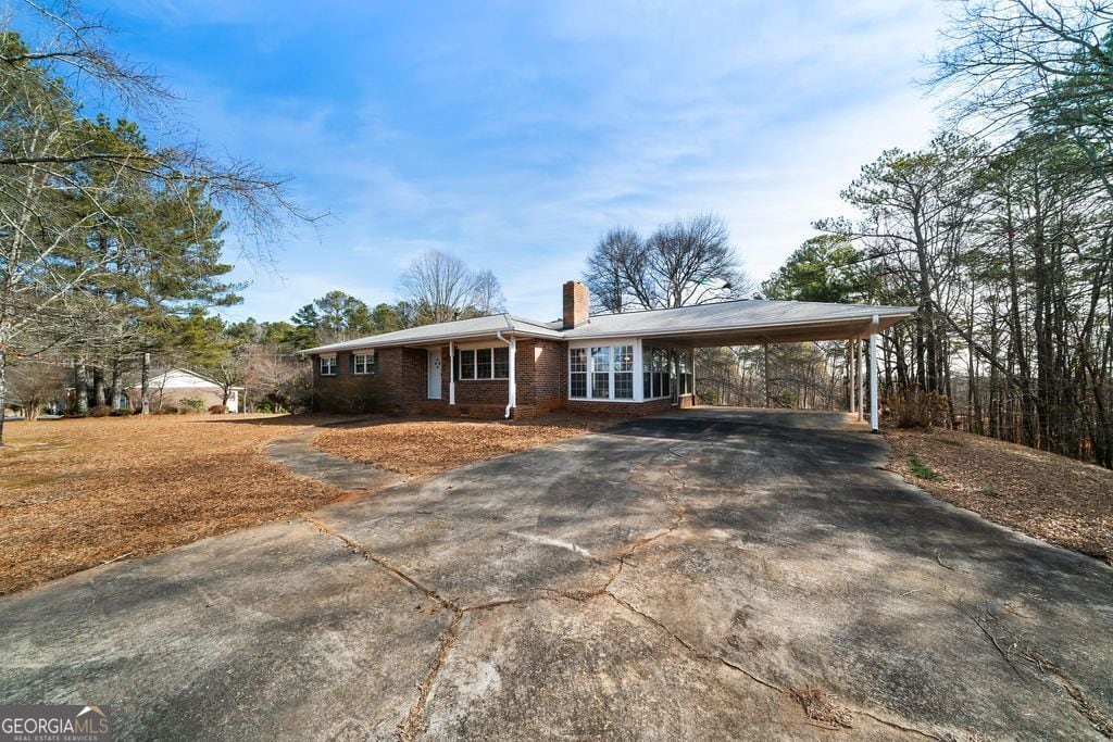 single story home featuring a carport