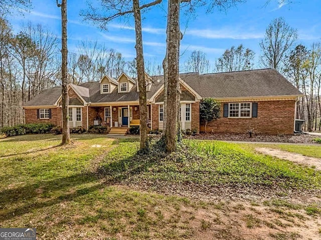 view of front of home featuring a front yard and covered porch