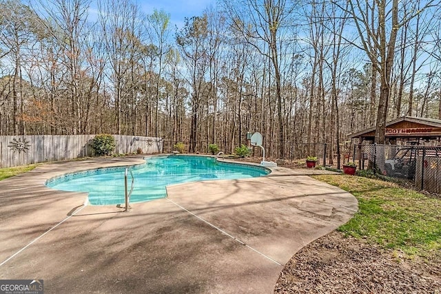 view of swimming pool featuring a patio