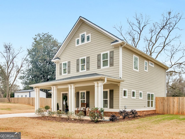 view of front facade featuring a front lawn and a porch