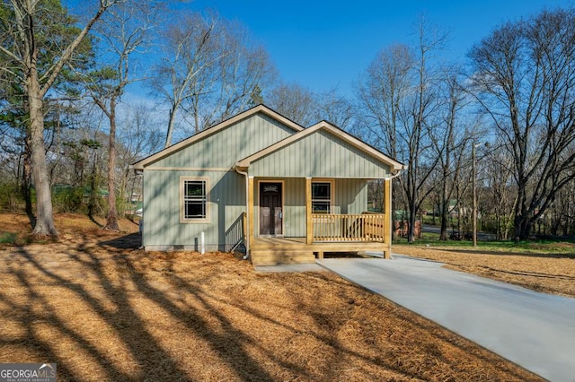 view of front of house featuring covered porch