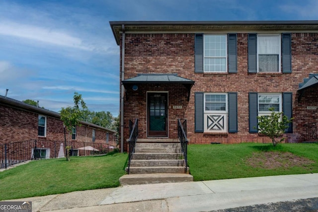 view of front of house with a front yard