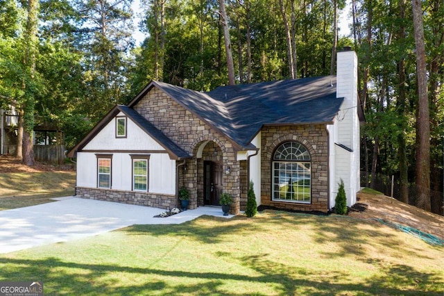 view of front of property with a front lawn