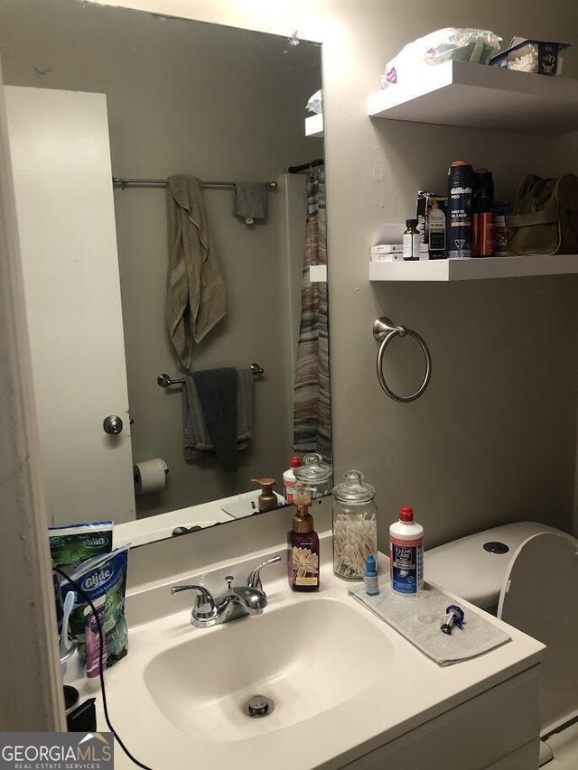 bathroom featuring vanity