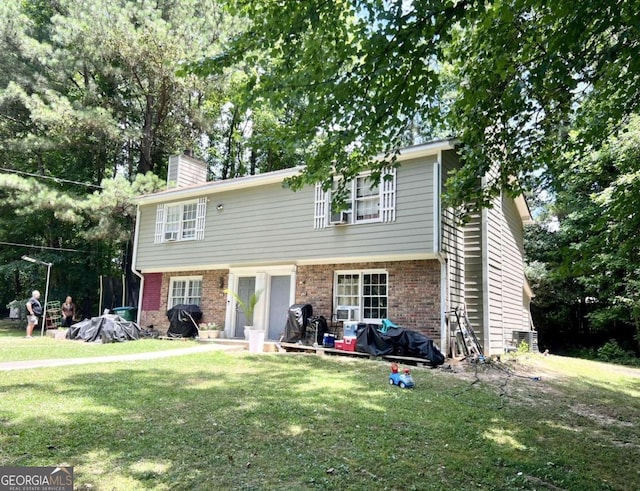 view of front of property with a front yard