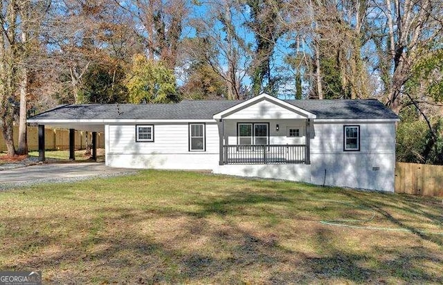 view of front of house featuring a carport, covered porch, and a front yard