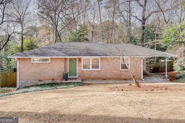 ranch-style home featuring a front lawn and a carport