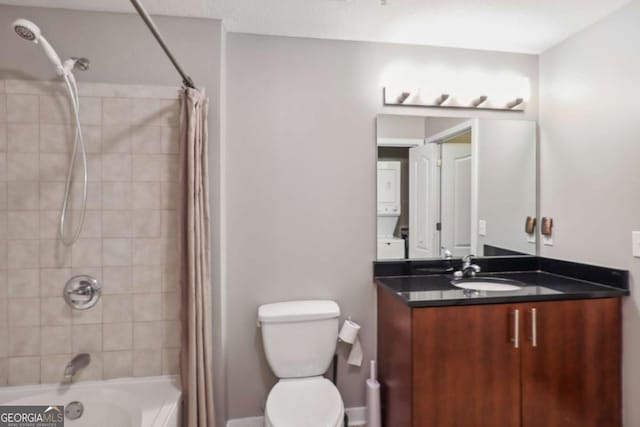 full bathroom featuring toilet, shower / bath combo with shower curtain, and vanity