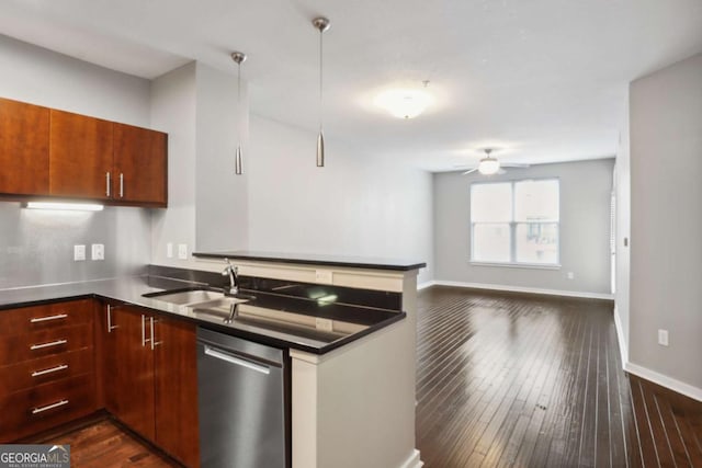 kitchen featuring kitchen peninsula, dark wood-type flooring, dishwasher, ceiling fan, and sink