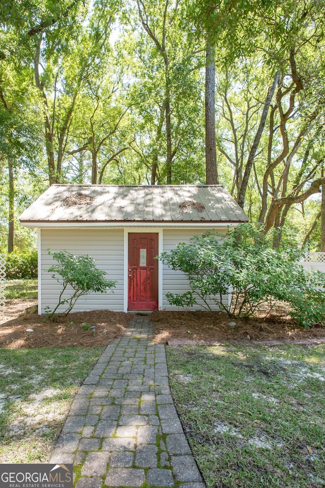 view of outbuilding