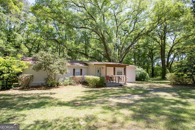 ranch-style home featuring a front yard