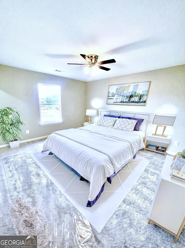 bedroom with ceiling fan