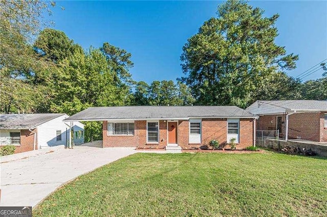 single story home featuring a front lawn