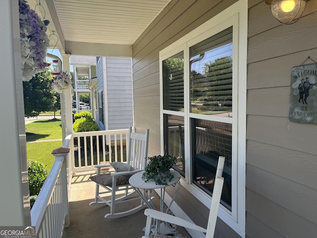 balcony featuring covered porch