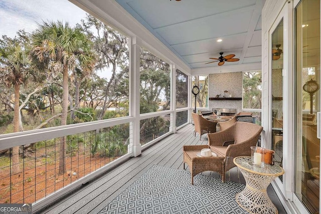 sunroom / solarium featuring a ceiling fan