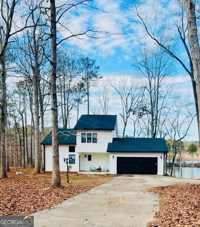 view of front facade with a garage