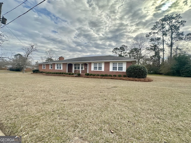 single story home with a front yard