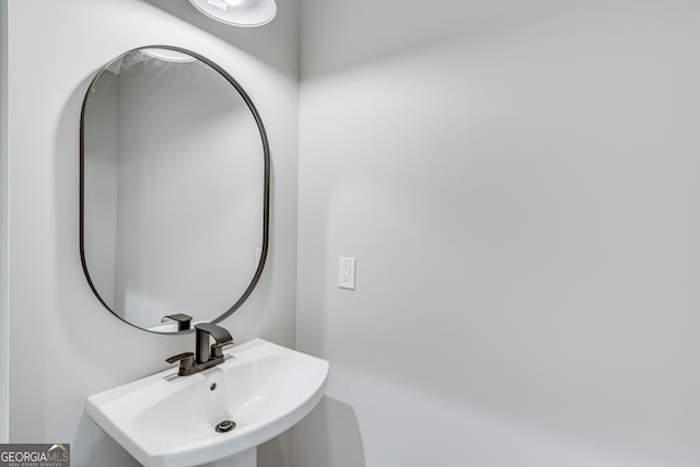 bathroom featuring sink