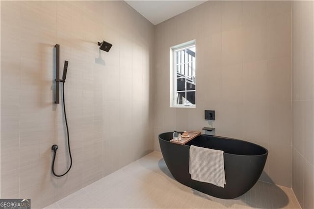 bathroom featuring tile walls