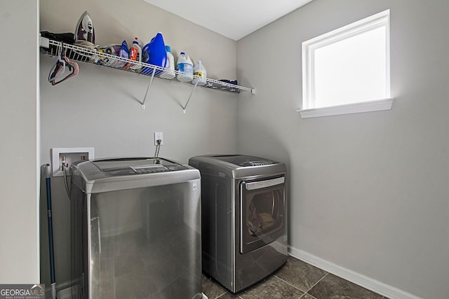 laundry room featuring dark tile patterned flooring and independent washer and dryer