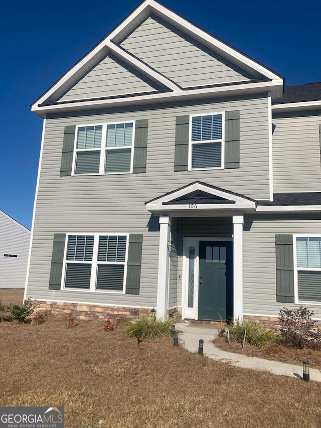 view of front facade featuring a front lawn