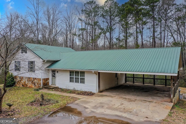 view of front of home featuring a carport