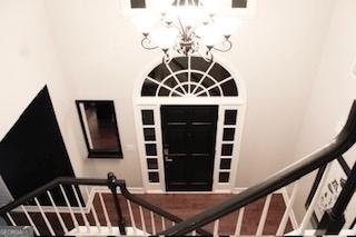 foyer featuring an inviting chandelier