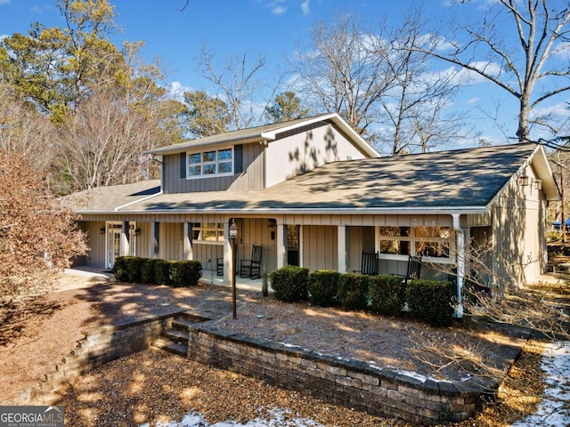 view of front of house featuring covered porch