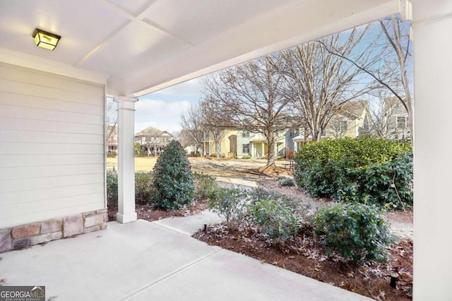 view of yard featuring a patio area