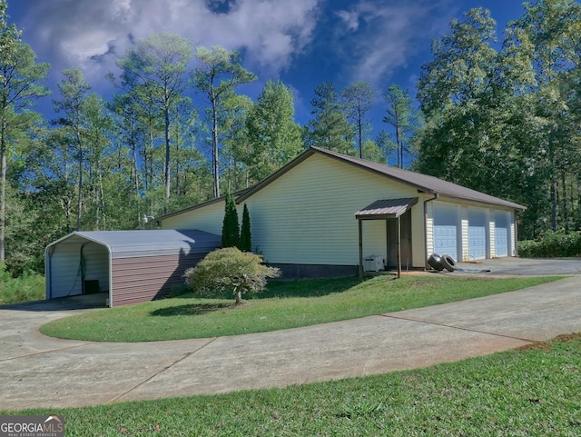 view of front of house featuring a front yard, a garage, an outbuilding, and a carport