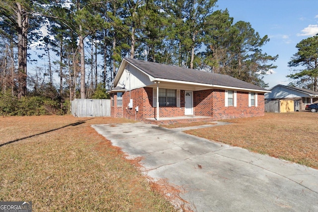 view of front of home featuring a front lawn