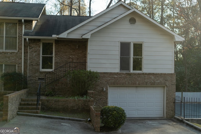 view of front facade featuring a garage