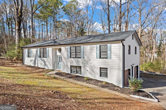 view of front of house featuring a garage