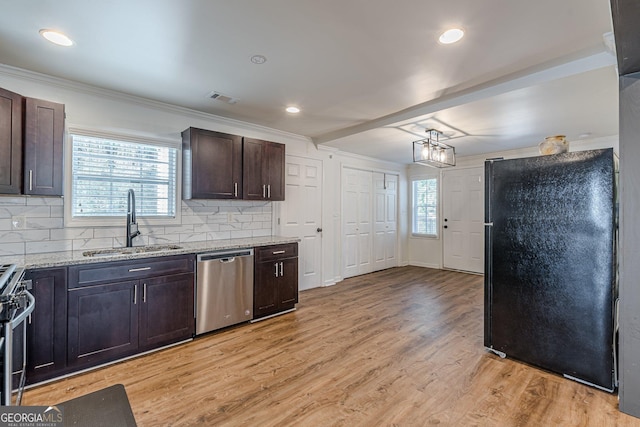 kitchen featuring sink, stainless steel appliances, light wood-type flooring, and dark brown cabinetry