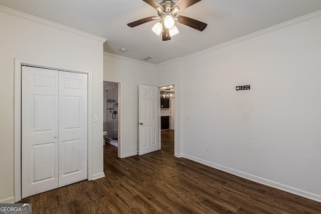 unfurnished bedroom featuring dark wood-type flooring, ceiling fan, crown molding, and a closet