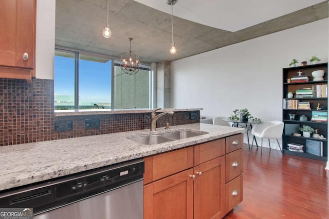 kitchen featuring sink, decorative light fixtures, dishwasher, a chandelier, and dark wood-type flooring