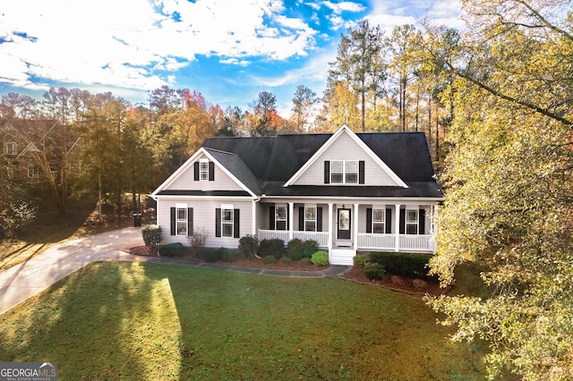 view of front of property featuring covered porch and a front lawn