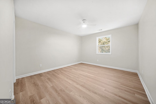 unfurnished room featuring light hardwood / wood-style floors and ceiling fan