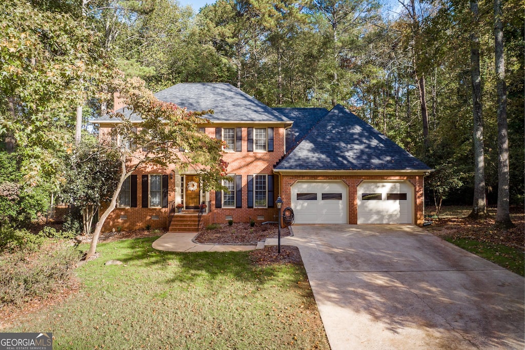 view of front of house featuring a front yard and a garage