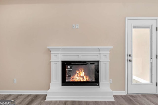 room details featuring hardwood / wood-style floors