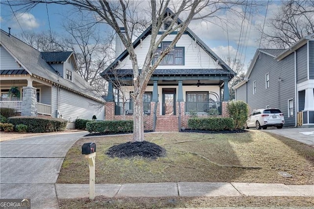 view of front of property with a front yard and covered porch